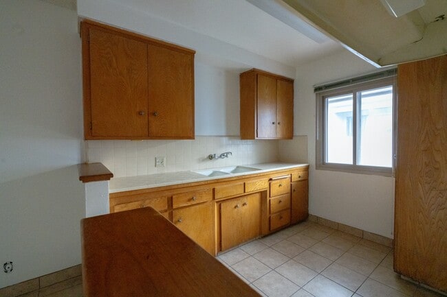 Foto del edificio - 234 E Tamarack Ave