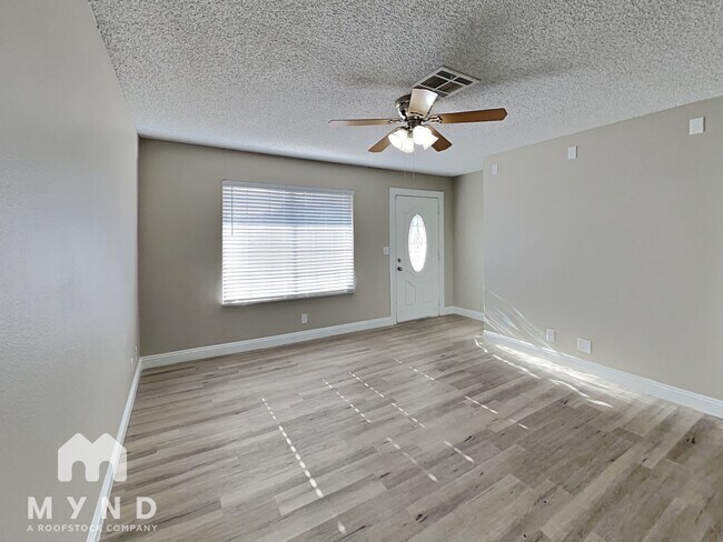 Foto del edificio - 433 Longtree Ave
