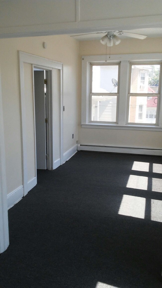 Building Photo - 47 Saint James Pl