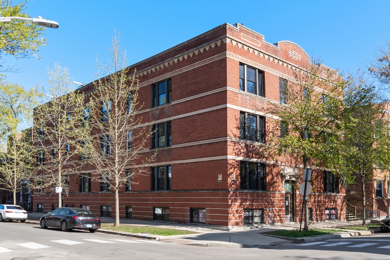 Primary Photo - 859 N Hoyne Ave