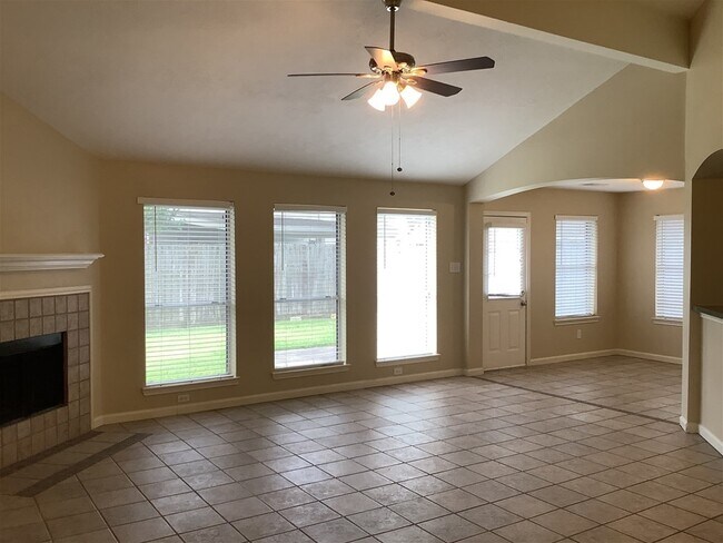 Foto del edificio - 1423 Hunter Green Ln