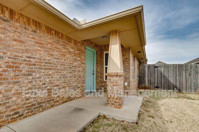 Building Photo - 749 SW 13th St