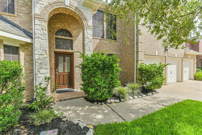 Building Photo - 11918 Mariposa Canyon Dr