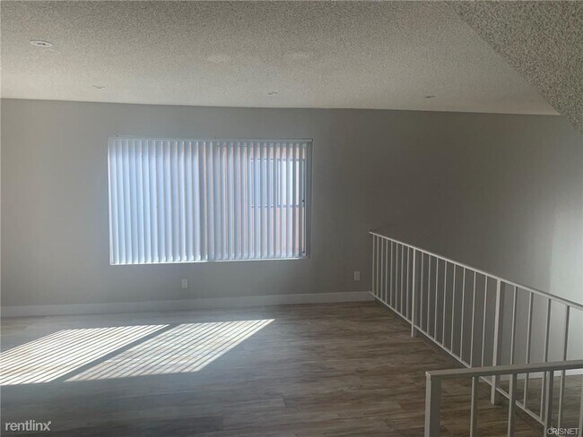 Building Photo - 2 br, 2 bath Condo - 17815 Devonshire St U...