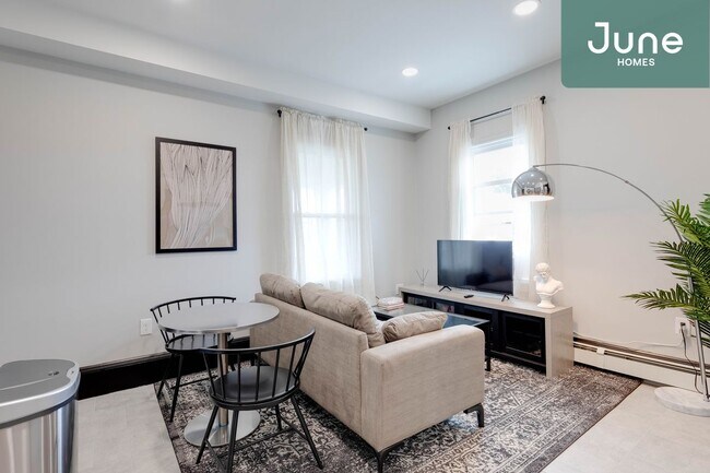Foto del edificio - Queen room in 4-bed/1.5-bath Home