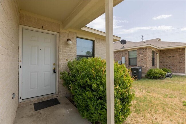 Building Photo - 1010 Trail Driver Cove