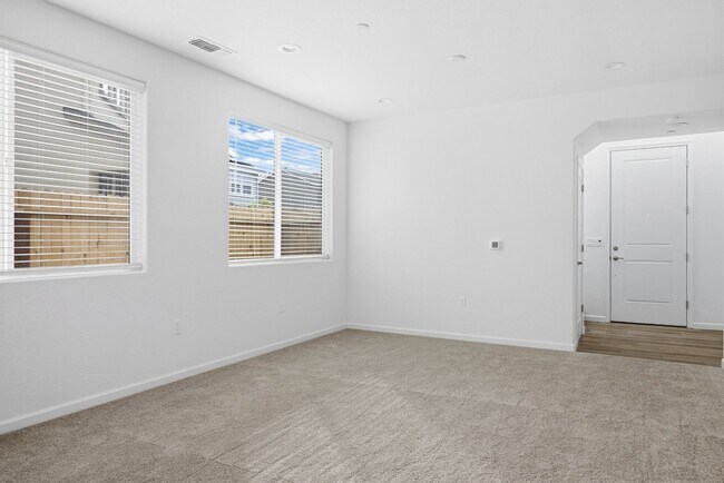 Foto del edificio - Brand New 3 Bedroom 2.5 Bathroom with Solar in NW Visalia!!