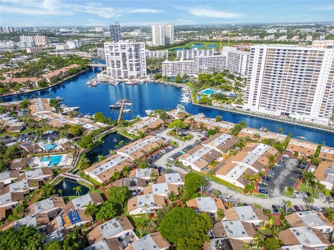 Foto del edificio - 2627 Parkview Dr S