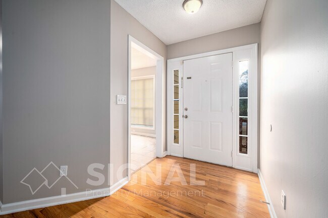 Building Photo - 4811 Mariana St N