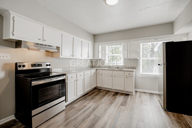 Foto del edificio - REDUCED! - HOLIDAY SPECIAL! SIGN A LEASE B...