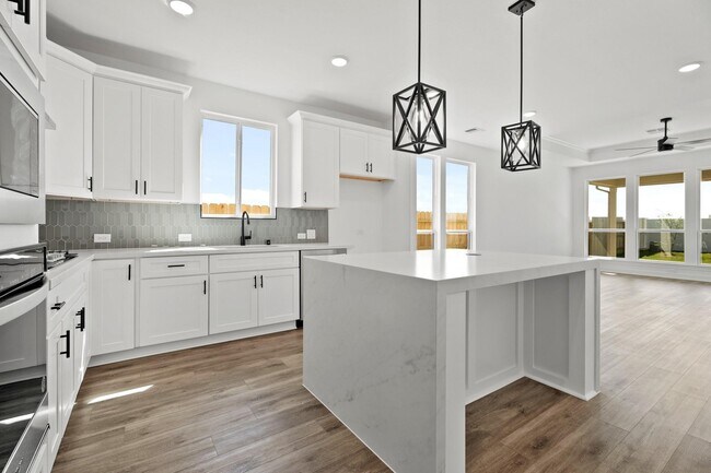 Building Photo - 6022 Regala Dr