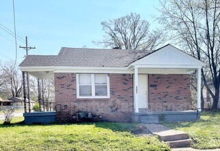 Building Photo - 802 Cella St