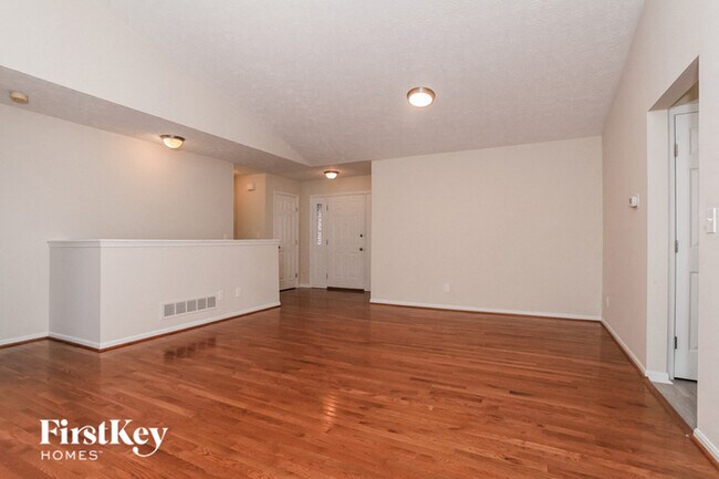 Foto del edificio - 5250 Concord Crossing Dr