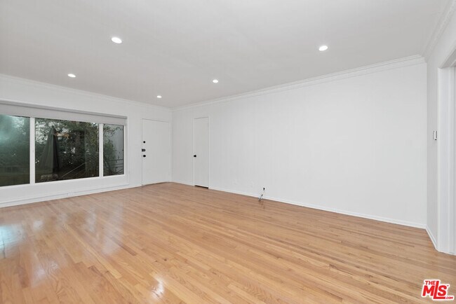 Foto del edificio - 1208 N Crescent Heights Blvd