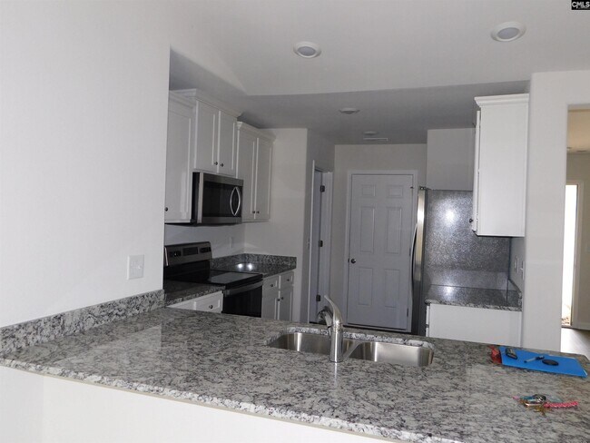 Foto del edificio - 228 Sundew Rd