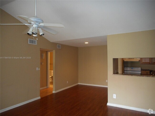 Building Photo - 733 Riverside Dr