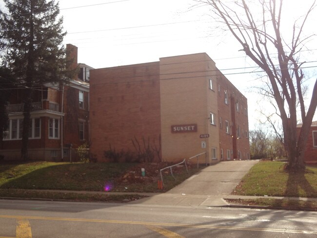Foto del edificio - 4105 W 8th St