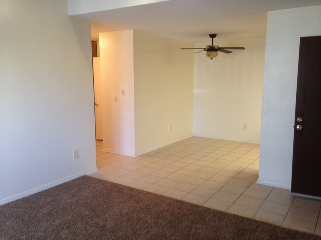 Foto del edificio - 10272 Black Mountain Rd