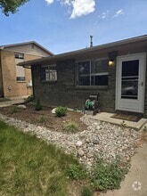 Building Photo - 1706 Larch St