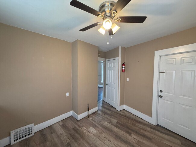 Foto del edificio - 522 W 23rd St