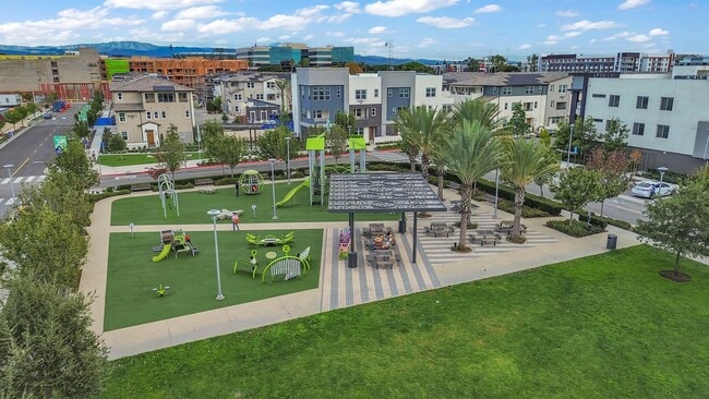 Photo - 1879 Union St House