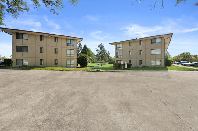 Building Photo - Crossroads Apartments