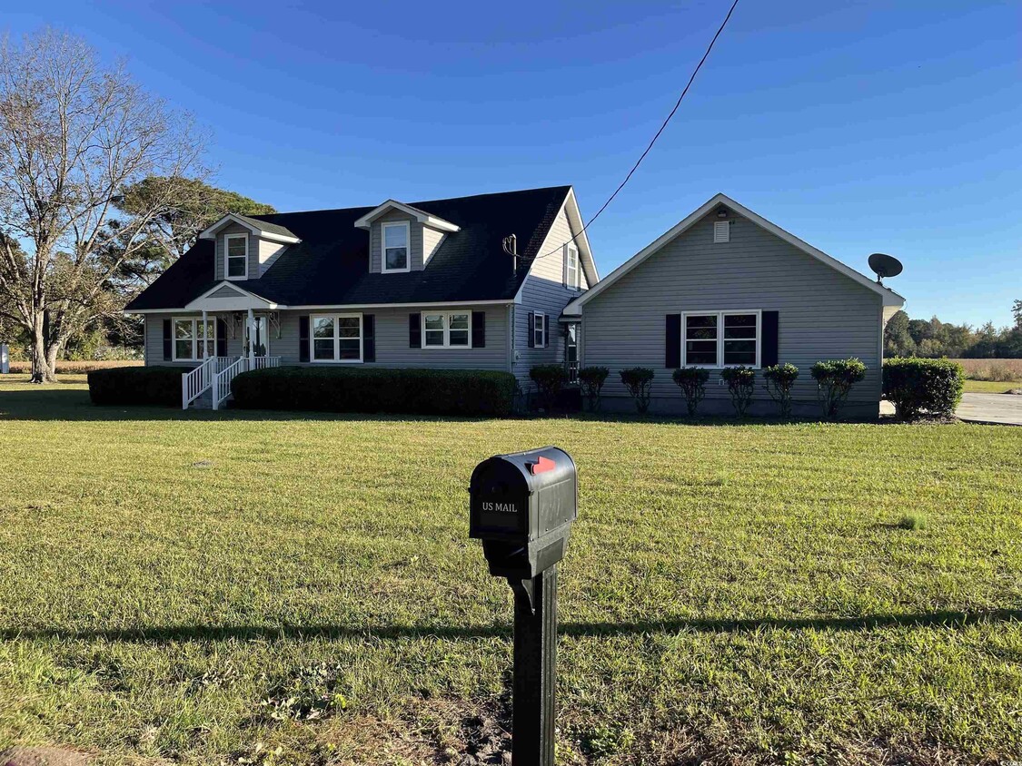 Foto principal - 163 Edwards Rd