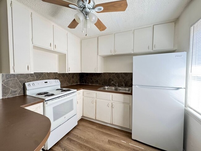 Foto del edificio - 306 W Valley Rd