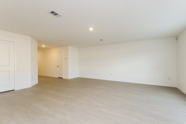 Foto del edificio - 15298 Abella Dr