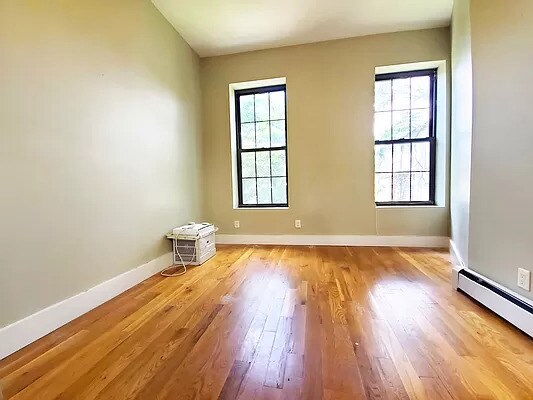 Foto del edificio - 979 Greene Ave