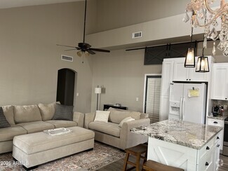 Building Photo - 826 E Rockwell Dr