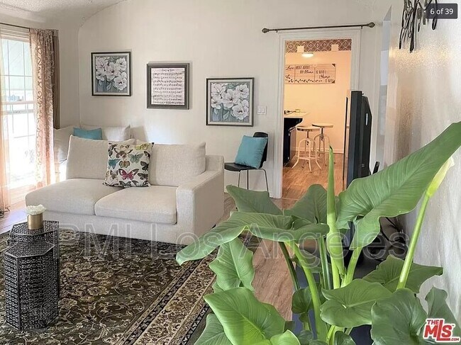 Foto del edificio - 723 E 81st St