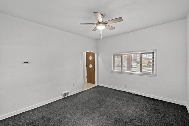 Foto del edificio - MOVE IN SPECIAL! SCORE HALF OFF 1ST MONTH'...