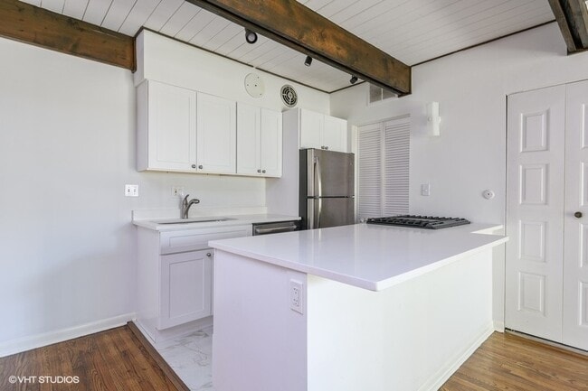 Building Photo - 1257 W Belden Ave