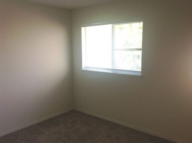 Building Photo - 2610s -9 &amp; 10