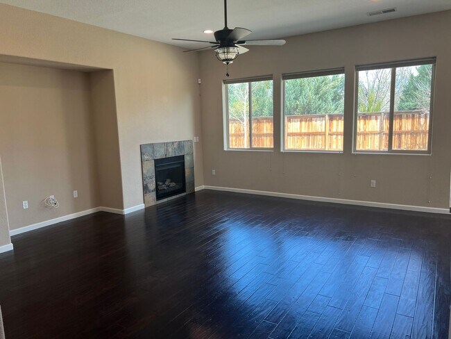 Building Photo - Located in the Gated community of the Vine...