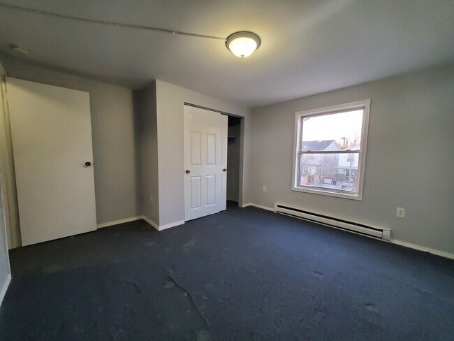 Building Photo - 371 Whiton St