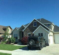 Building Photo - 1574 W Meadow Green Dr