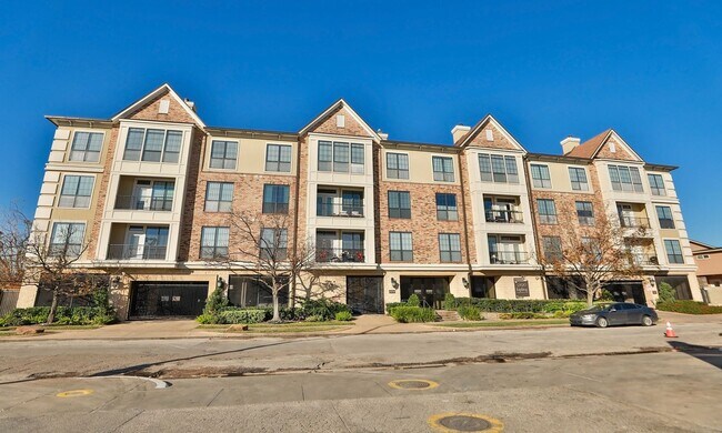 Building Photo - Top-Floor 1-Bedroom Condo in the Heart of Upper Kirby!
