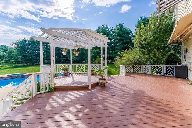 Foto del edificio - 615 Nalls Farm Way