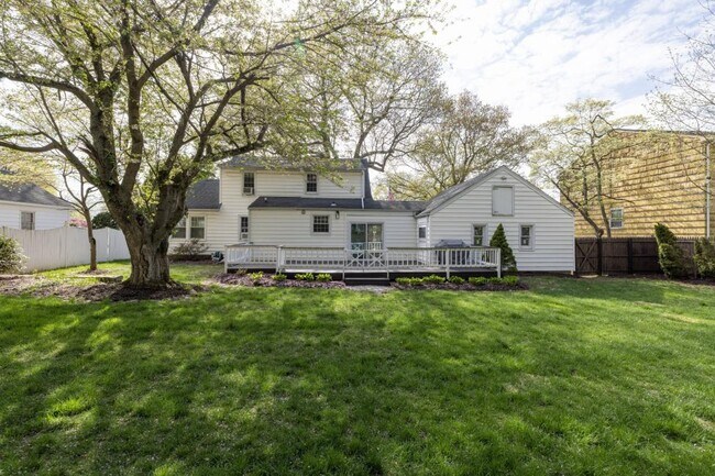 Foto del edificio - 5 Lindenwoods Rd