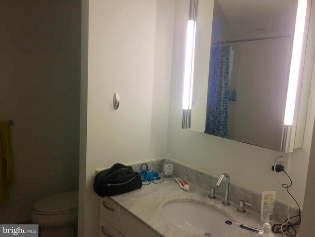 Foto del edificio - 219 S 18th St