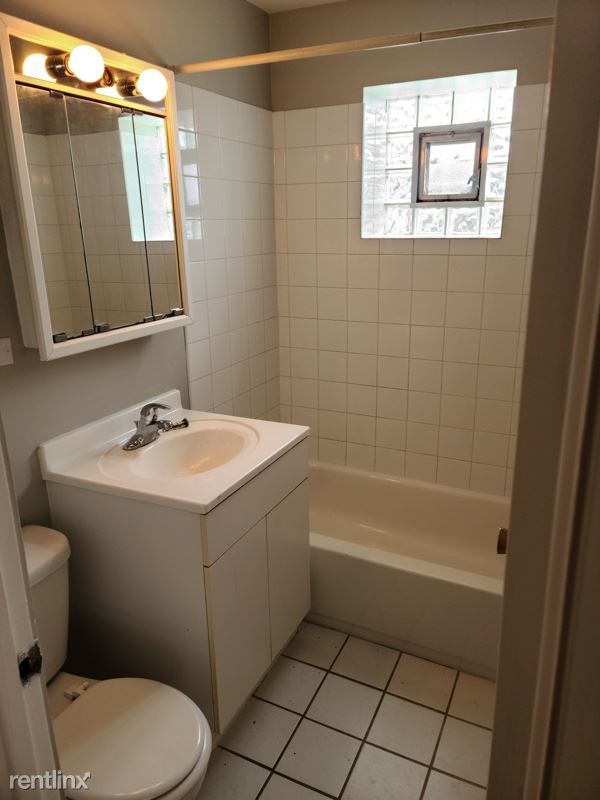 Building Photo - 1 br, 1 bath Apartment - 1313 W Addison St
