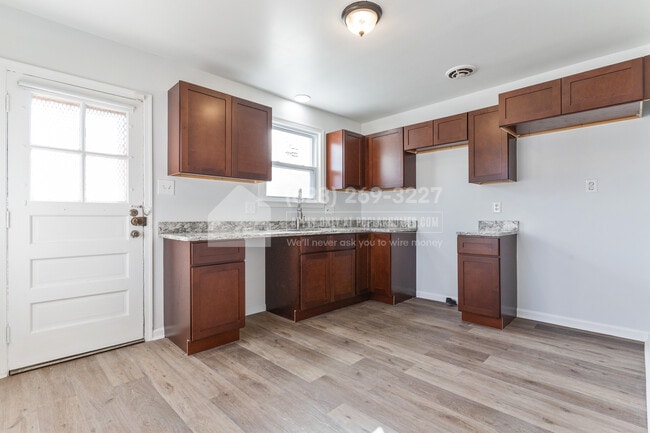Building Photo - 4215 19th Ave