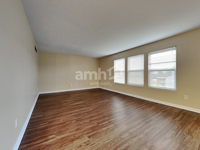 Building Photo - 10204 Meadow Glen Dr