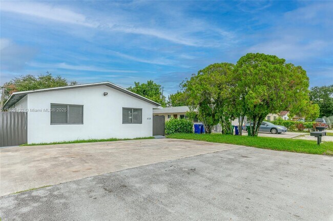 Foto del edificio - 6125 SW 40th Ct