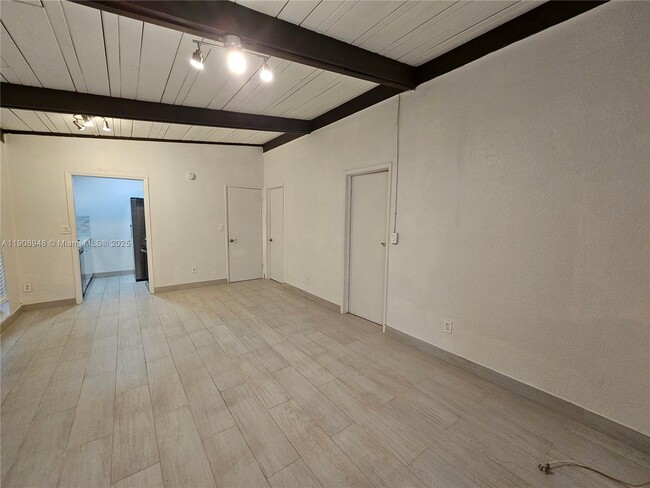 Building Photo - 227 SE 1st St