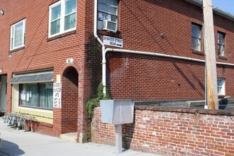 Building Photo - 34 Water St