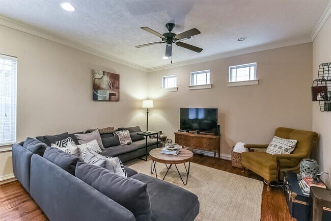 Foto del edificio - 5924 Petty St