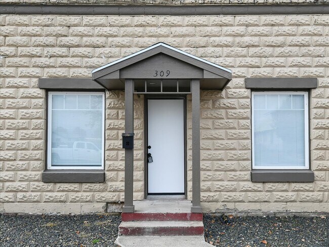 Foto del edificio - 309 N Commercial Ave